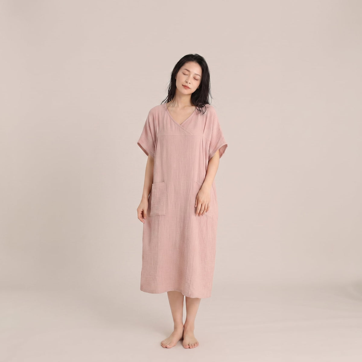 Full-length fit of the pink one-size cotton gauze lounge dress